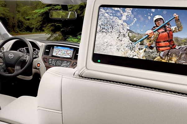 2018 Nissan Pathfinder Technology & Entertainment Perks
