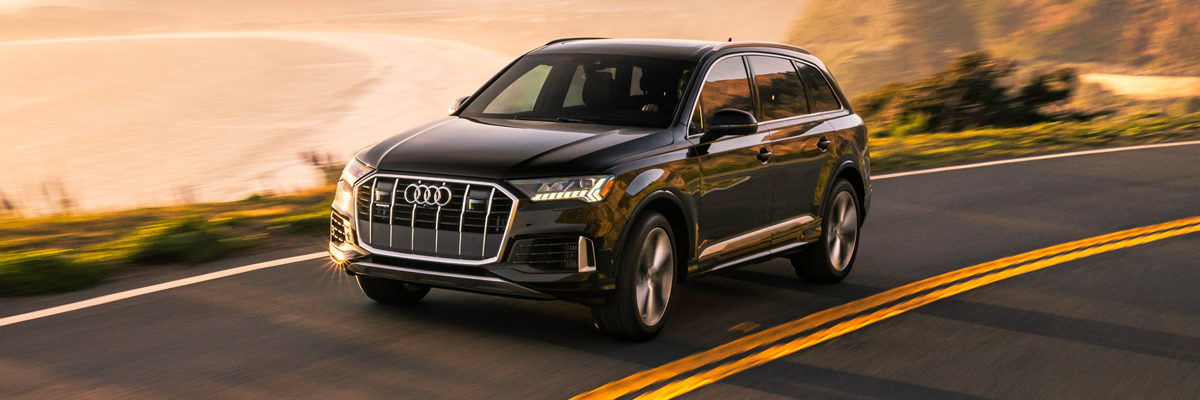 Three-quarter front view of the Audi Q7 accelerating.